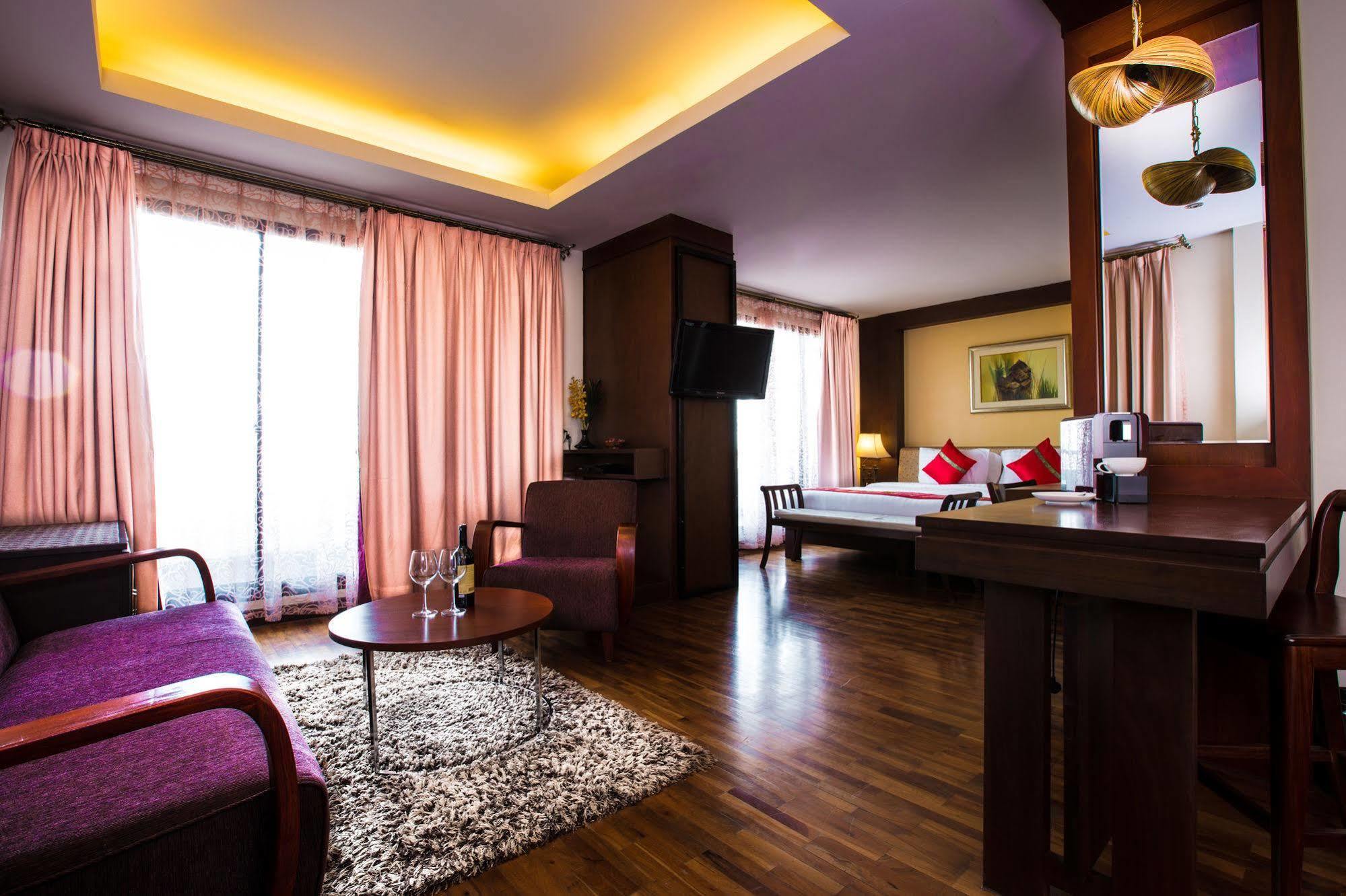 โรงแรมชาลานาบูติค เวียงจันทน์ ภายนอก รูปภาพ